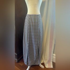 Women’s Plus Sz 1X Maxi skirt. Black and white strip